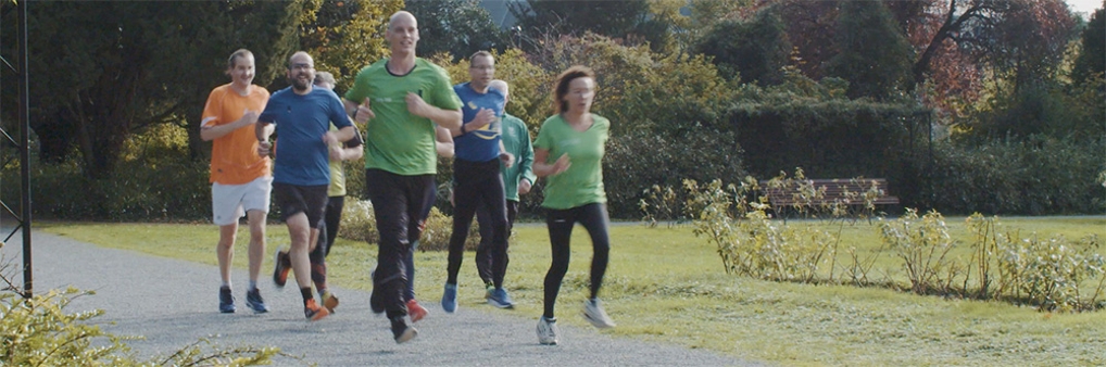 medewerkers van SSC-ICT aan het hardlopen