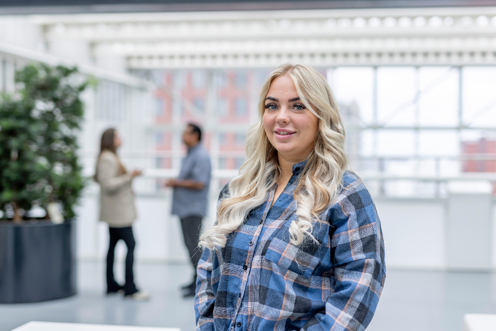 Portret van Mandy, managementondersteuner bij Buitenlandse Zaken