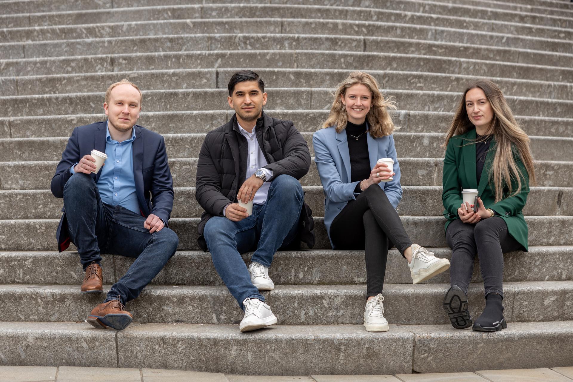 Ruben, Emre, Daniek en Jalvina - van inkoopstage naar baan als inkoper bij de Rijksoverheid